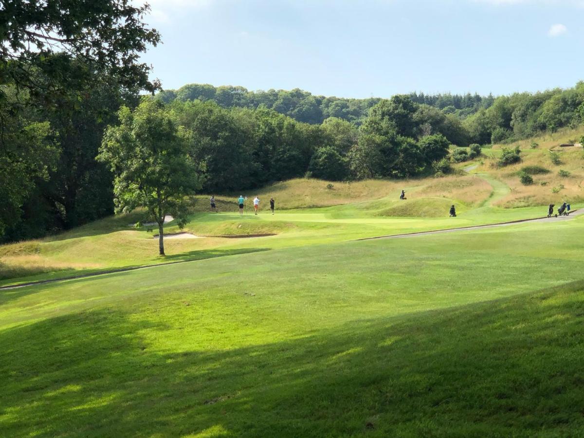 The Nineteenth, Oakridge St Mellion, Free Golf/Spa Bagian luar foto