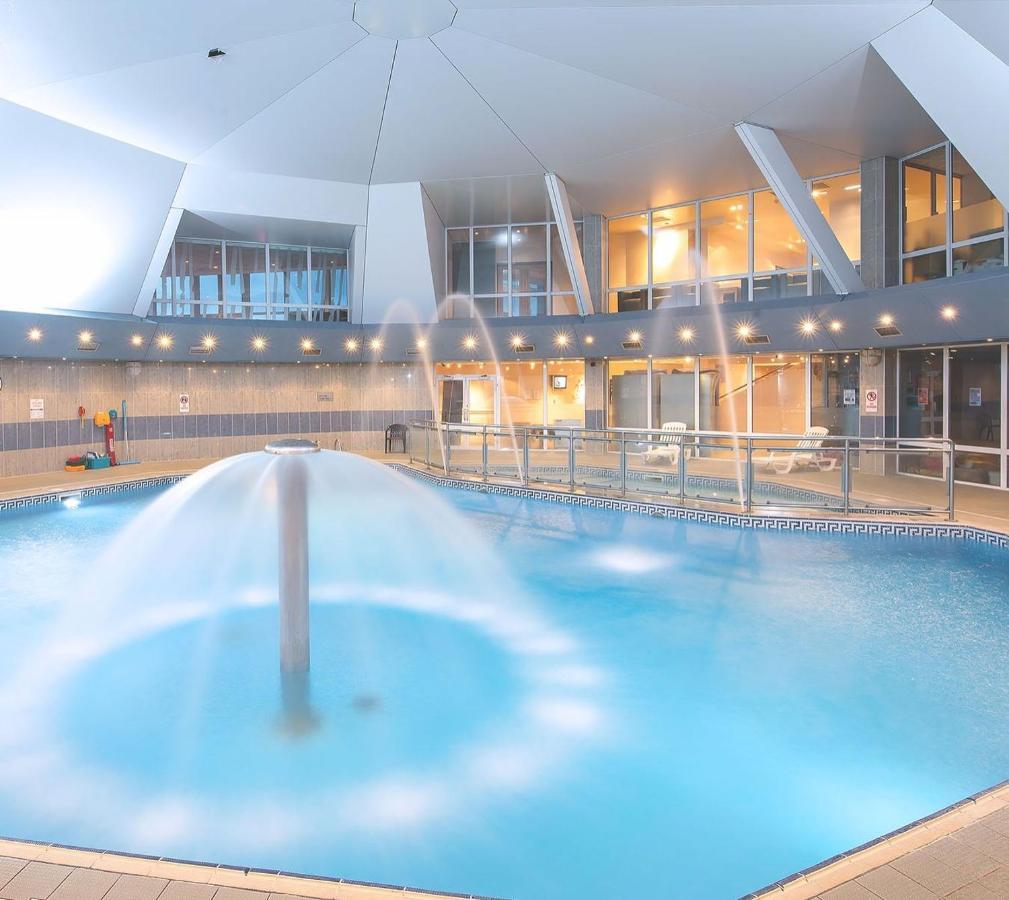 The Nineteenth, Oakridge St Mellion, Free Golf/Spa Bagian luar foto