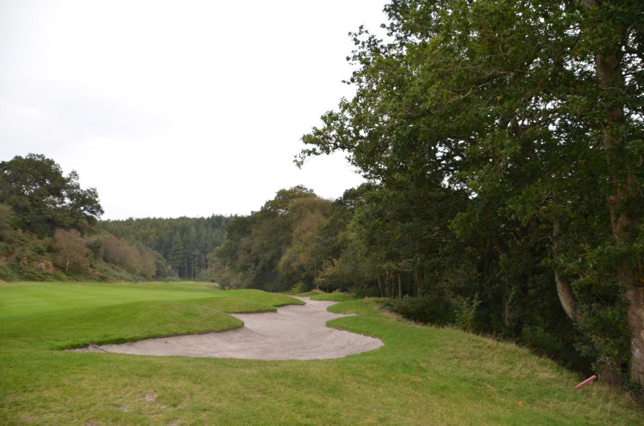 The Nineteenth, Oakridge St Mellion, Free Golf/Spa Bagian luar foto