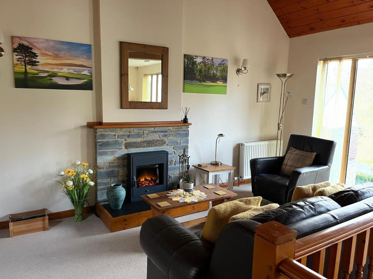 The Nineteenth, Oakridge St Mellion, Free Golf/Spa Bagian luar foto